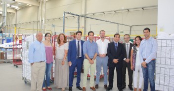 El vicesecretario de Sectorial del PP, Javier Maroto, y Pablo Zalba visitan en Beriáin, las instalaciones de las Lavanderías Industriales Lavanor, que cuentan con un 85% de trabajadores con discapacidad