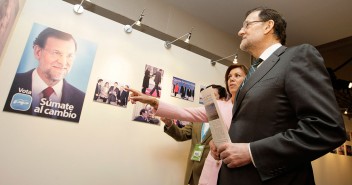 Mariano Rajoy y Mª Dolores de Cospedal visitando la exposición de la Convención