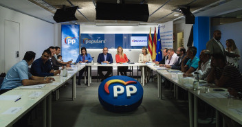 Reunión de la portavoz del GPP, Cayetana Álvarez de Toledo, y el presidente del PP de Cataluña, Alejandro Fernández, con asociaciones de la Guardia Civil y representantes de sindicatos de la Policía Nacional, de los Mossos y de la Guardia Urbana.