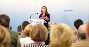 La secretaria general del PP, Cuca Gamarra, durante el acto 