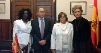 Teófilo de Luis con disidentes cubanas en el Congreso de los Diputados (Foro Derechos Humanos)