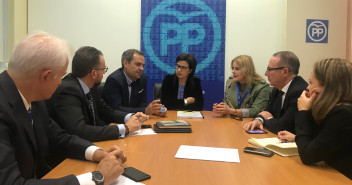 La responsable de la Secretaría de Emigración del Partido Popular, Ana Vázquez Blanco, con los presidentes del PP de Venezuela y Colombia 