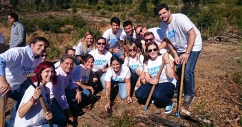 Acto solidario de reforestación de NNGG de Girona