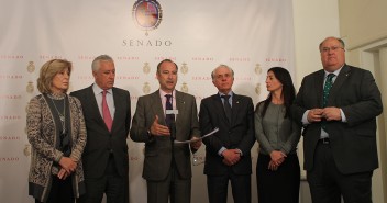 Los senadores por Andalucía junto al portavoz de Justicia, Manuel Altava