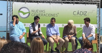 Diego Gago participa en un acto de Nuevas Generaciones en Cádiz