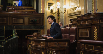 El portavoz adjunto del GPP, Mario Garcés, durante la Sesión de Control al Gobierno