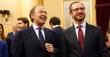 El portavoz del GPP en el Senado, Javier Maroto, junto a Pío García Escudero