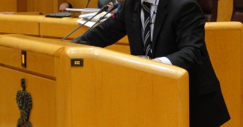 Jorge Ibarrondo en el Senado presentando la moción