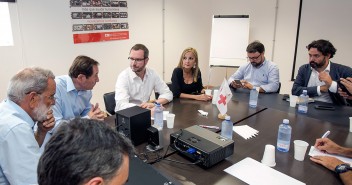 Javier Maroto visita al Centro Logístico de Ayuda Humanitaria de Cruz Roja en Canarias