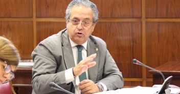 El portavoz de Sanidad y senador por Canarias, Antonio Alarcó