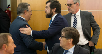 Juan Ignacio Zoido saluda a representantes de los Grupos Parlamentarios en la Comisión de seguimiento del Pacto de Estado contra el terrorismo yihadista