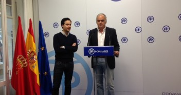 El portavoz del PP en el Parlamento Europeo, Esteban González Pons, y el eurodiputado y presidente de la Gestora del PPN, Pablo Zalba, en Pamplona