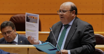 El senador José Robles durante su intervención en la Sesión de Control al Gobierno