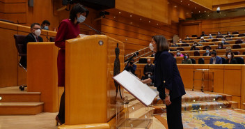 La senadora, Paloma Adrados, tomando posesión de su cargo
