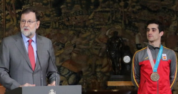 El presidente del Gobierno, Mariano Rajoy, recibe La Moncloa, a una representación del equipo español de los JJ.OO. de Invierno en Corea