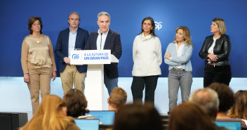 Elías Bendodo, Íñigo de la Serna y Carmen Fúnez en rueda de prensa