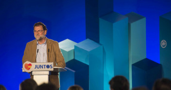 Mariano Rajoy interviene en el acto de presentación de candidatos del PPC