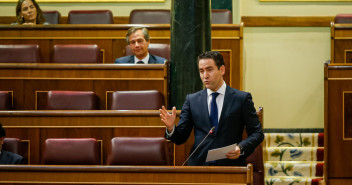 En secretario general del Partido Popular, Teodoro García Egea, interviene en la Sesión de Control