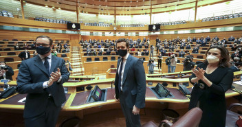 Pablo Casado, Cuca Gamarra y Javier Maroto en la reunión de los grupos parlamentarios del PP en el Congreso y el Senado