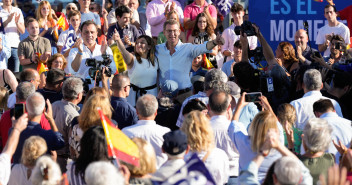 Alberto Núñez Feijóo interviene en un mitin en Santander