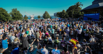 Alberto Núñez Feijóo interviene en un mitin en Santander