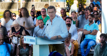 Alberto Núñez Feijóo interviene en un mitin en Santander