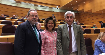 Carmen Riolobos junto a Tomás Burgos y Jesús Labrador,