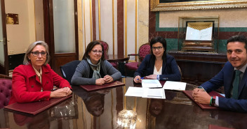 Reunión de la secretaria de Emigración del Partido Popular, Ana Vázquez Blanco, con Victor Piriz, Pilar Cortés y María Jesús Moro.