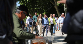 Andrea Levy y José Luis Martínez-Almeida esta mañana en el Retiro