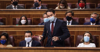 El secretario general del PP, Teodoro García Egea, interviene en la sesión de control al Gobierno