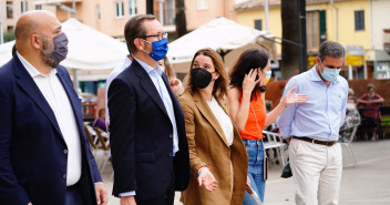 Paseo de Javier Maroto y Marga Prohens en Palma de Mallorca