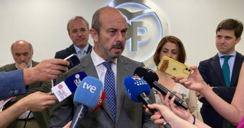 Pedro Rollán en la reunión del Comité de alcaldes del PP