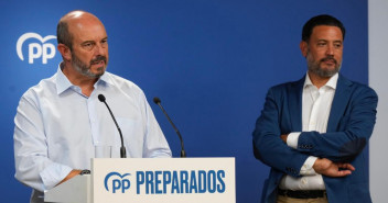 Pedro Rollán y Guillermo Mariscal en la rueda de prensa para presentar una batería de iniciativas parlamentarias sobre energía
