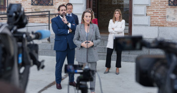 La secretaria general del PP, Cuca Gamarra, junto a Paco Núñez, presidente del PP de Castilla - La Mancha