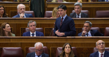 Diego Gago durante la sesión e control en el Congreso