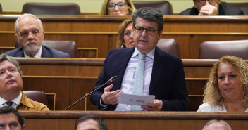 Juan José Matarí en la sesión de control al Gobierno en el Congreso