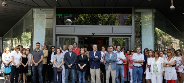 Minuto de silencio en la sede nacional del Partido Popular por el asesinato de los dos Guardias Civiles en Palma de Mallorca