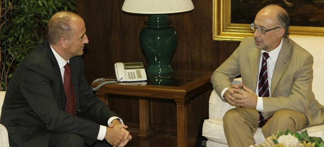 Cristóbal Montoro se reúne con el ministro de Industria, Miguel Sebastián 