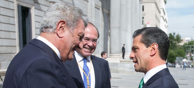 El presidente del Congreso, Jesús Posada, y el del Senado, Pío García Escudero, reciben a Enrique Peña Nieto (Congreso de los Diputados)