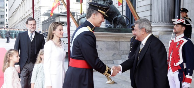 SS.MM.Los Reyes de España saludan al Presidente del Congreso de los Diputados Fuente: Congreso