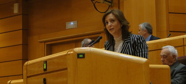 La senadora Maria Josefa Nicolás durante su intervención