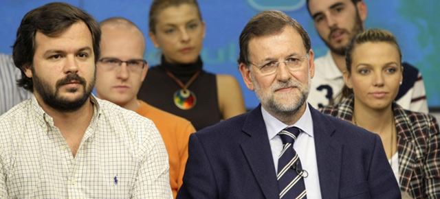 Mariano Rajoy y Nacho Uriarte en el acto de Nuevas Generaciones por el empleo