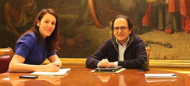 El diputado popular Luis Aznar con la director general de Carbunion, Mercedes Martin