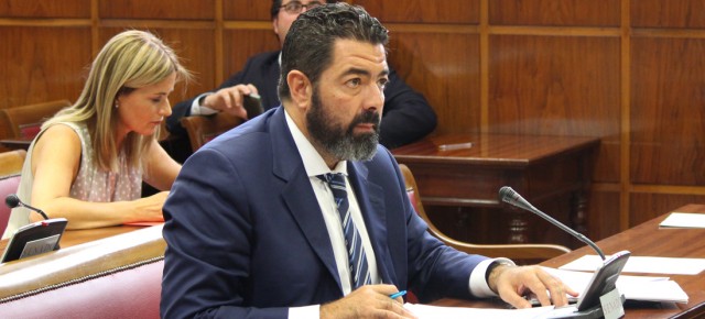 Alberto Gutierrez presenta una moción en el Senado 