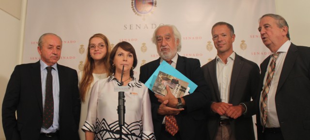 Dionisio García Carnero junto a Mitzy Capriles