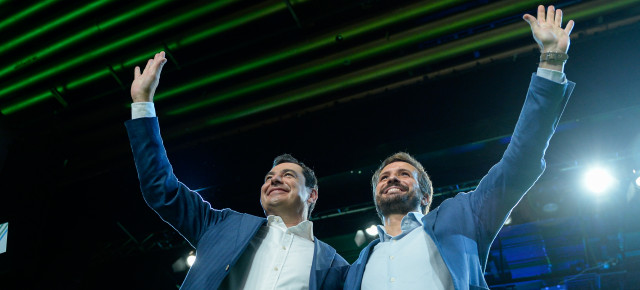 Juanma Moreno y Pablo Casado tras la clausura del 16 Congreso del PP de Andalucía.