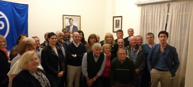 Ramón Moreno Bustos visita la sede del PP de España en Uruguay