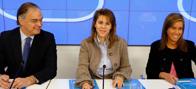 Maria Dolores de Cospedal, Esteban González Pons y Ana Mato durante la reunión de secretarios generales y gerentes del PP