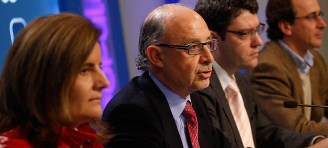 Rueda de Prensa del coordinador de economía Cristobal Montoro junto con Álvaro Nadal y Fátima Báñez
