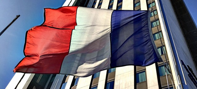 Bandera de Francia a media asta
